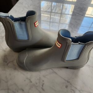 Hunter Grey with Light Blue InserShort Rain Boots in Gray with Light Blue Gusset